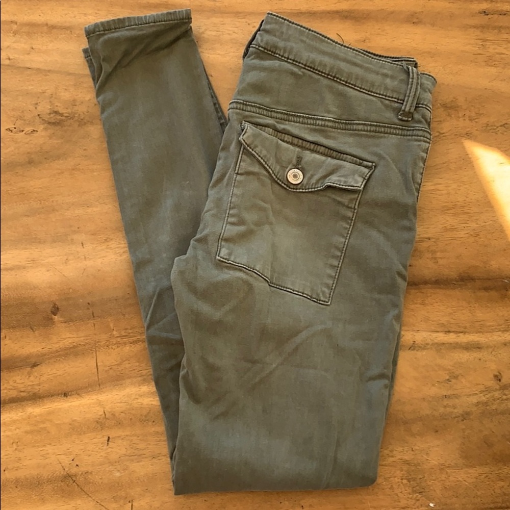 Olive-green skinny-fit American Eagle pants